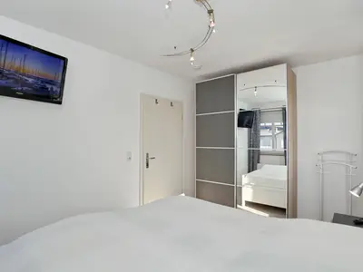 Schlafzimmer mit 2. TV Schlafzimmer mit 2. TV