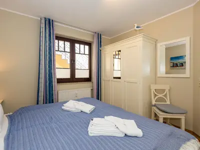 Schlafzimmer mit Doppelbett