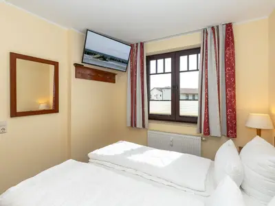Schlafzimmer mit Doppelbett