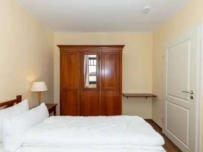 Schlafzimmer mit Doppelbett