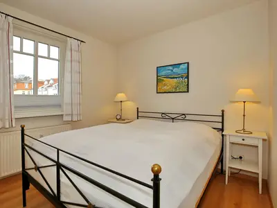 1. Schlafzimmer mit Doppelbett