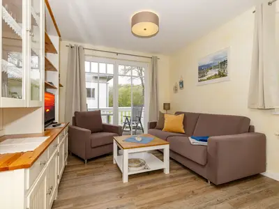 Wohn-/Essbereich mit Zugang zum Balkon