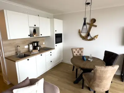 Küchenzeile mit Backofen