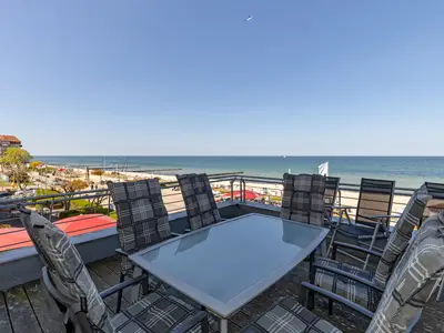 Balkon mit Gartenmöbeln