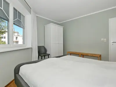 Zweites Schlafzimmer mit Kleiderschrank