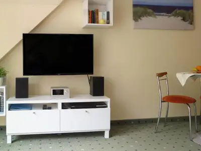 Wohnbereich. Fernseher, Video und Radio