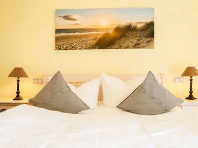 Erstes Schlafzimmer mit Detailaufnahme Erstes Schlafzimmer mit Detailaufnahme