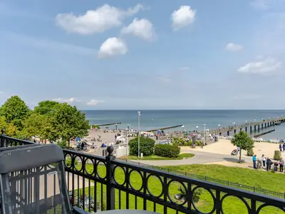 Balkon mit Gartenmöbeln