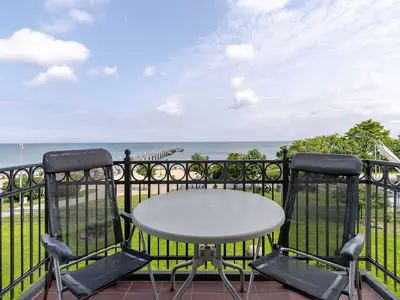 Balkon mit Gartenmöbeln