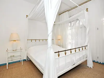 Schlafzimmer mit Doppelbett