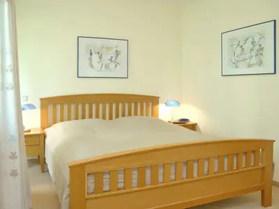 Schlafzimmer mit Doppelbett