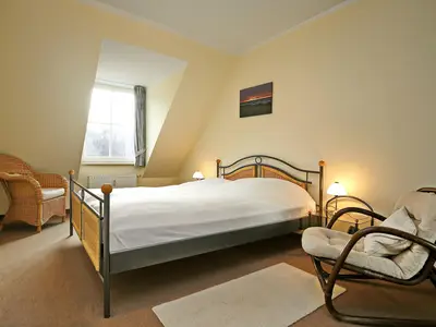 erstes Schlafzimmer mit Doppelbett