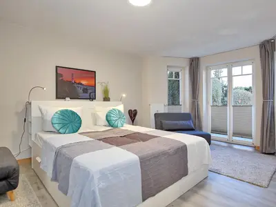 Schlafzimmer mit Doppelbett