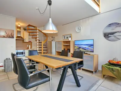 Essbereich mit TV