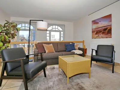 Empore mit Schlafcouch