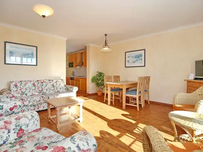 Wohnzimmer mit Essbereich