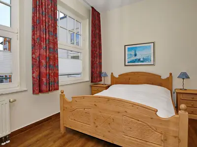 Schlafzimmer mit Doppelbett
