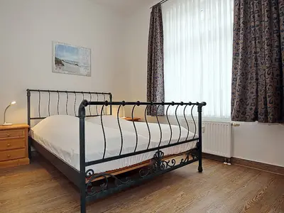 Schlafzimmer mit Doppelbett