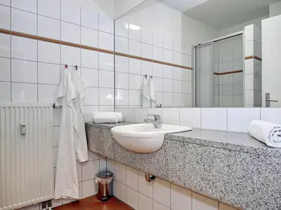Badezimmer mit Dusche