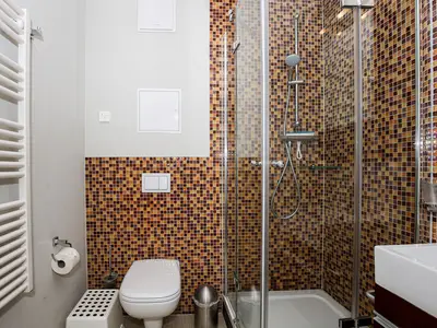Badezimmer mit Dusche