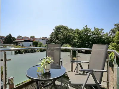 Südbalkon mit Sitzmöbeln