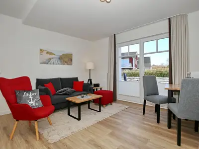 Wohnbereich mit Zugang zum Balkon