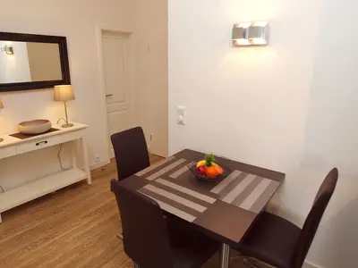 Wohnzimmer mit Esstisch