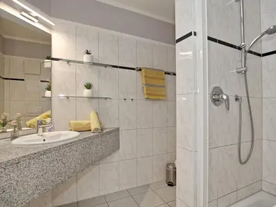 Bad mit Dusche