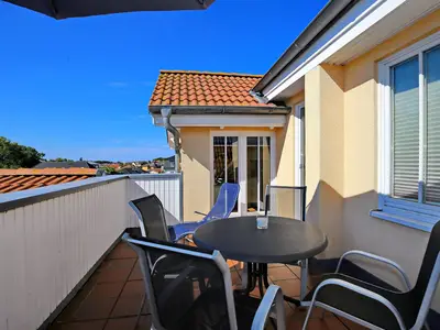 Dachterrasse mit Gartenmöbeln