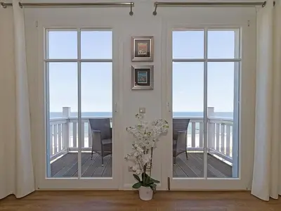 Balkon mit Gartenmöbeln