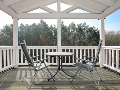 Balkon mit Ausblick auf den Stadtwald