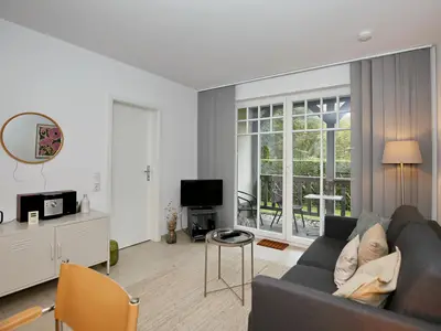 Wohnzimmer mit Zugang zur Terrasse