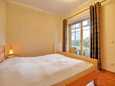 Schlafzimmer mit Zugang zur Terrasse