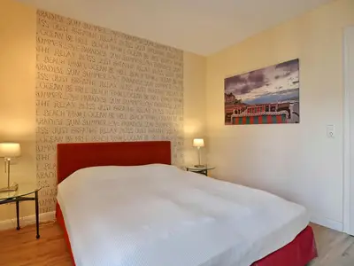 Schlafzimmer mit Doppelbett