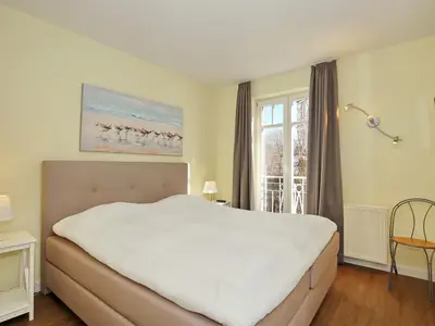 1. Schlafzimmer mit Boxspringbett