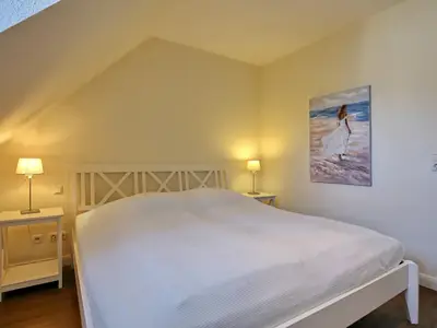 Schlafzimmer mit Doppelbett