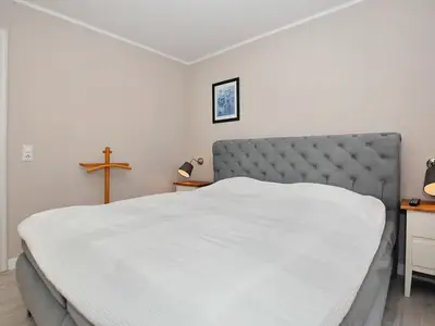 1. Schlafzimmer mit Doppelbett