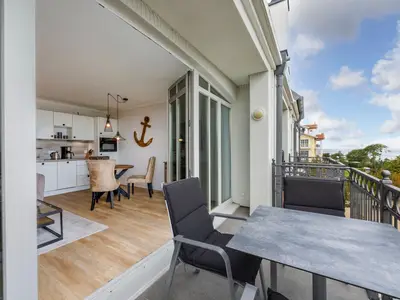 Balkon mit Gartenmöbeln