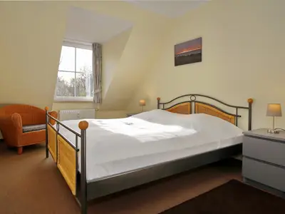 erstes Schlafzimmer mit Doppelbett