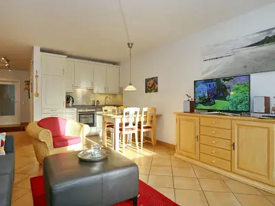 Wohnzimmer mit Blick zur Küche