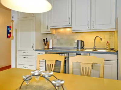 Küche mit Kühlschrank