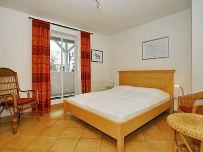 Schlafzimmer mit Doppelbett