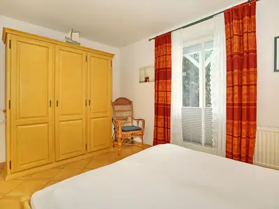 Schlafzimmer mit Zugang zur Terrasse