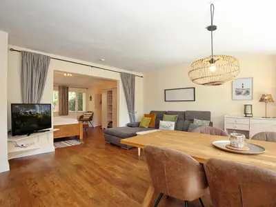 Blick in den Wohn- und Essbereich