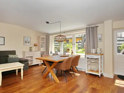 Wohnzimmer mit Essbereich