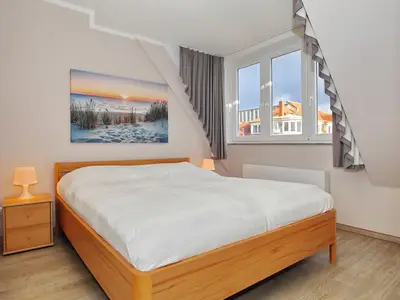 Schlafzimmer mit Doppelbett