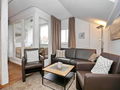 Wohnzimmer mit Couch und 2 Sesseln