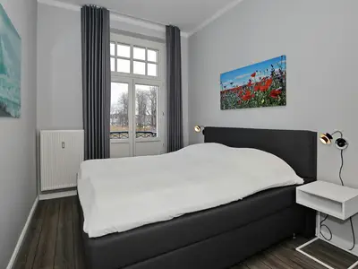 Schlafzimmer mit Doppelbett