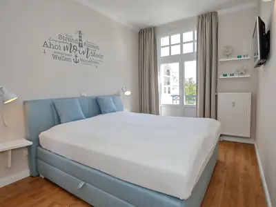 Schlafzimmer mit Doppelbett