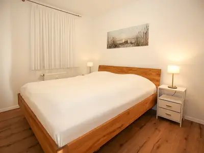 Schlafzimmer mit Doppelbett